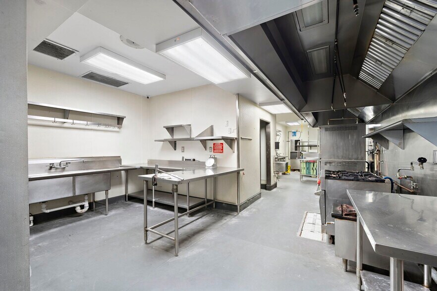 More Photos Of 2320 NASA Pky, Seabrook Restaurant For Sale