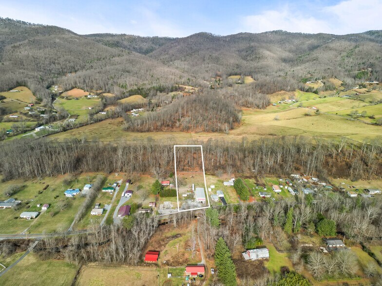 More Photos Of 2719 Highway 91, Elizabethton Showroom For Sale