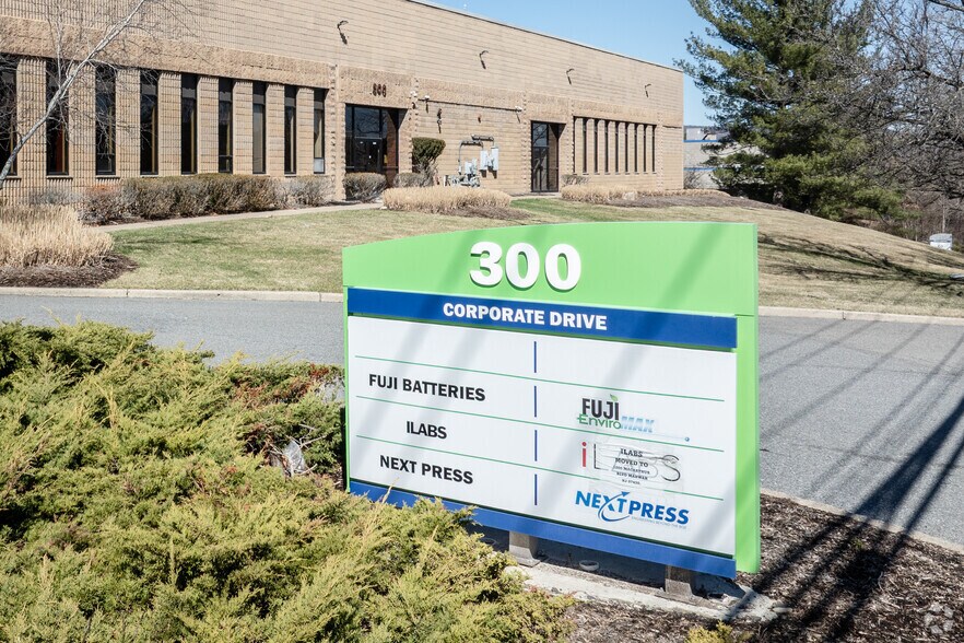 More Photos Of 300 Corporate Dr, Mahwah Warehouse For Lease