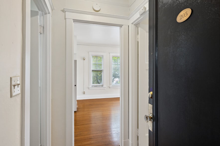 More Photos Of 605 E Denny Way, Seattle Apartments For Sale