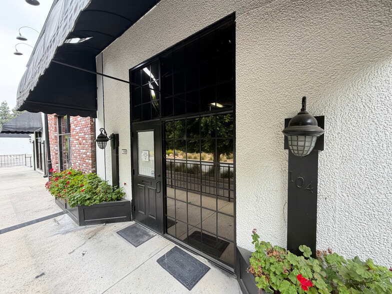 More Photos Of 19350 Business Center Dr, Northridge Storefront Retail Office For Lease