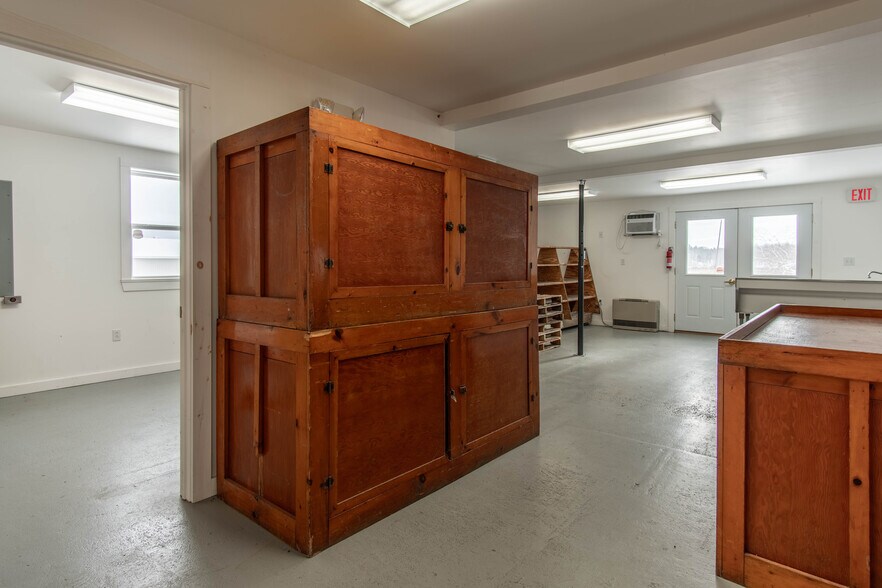More Photos Of 43748/43752 NY-12 Rt, Alexandria Bay Freestanding For Sale