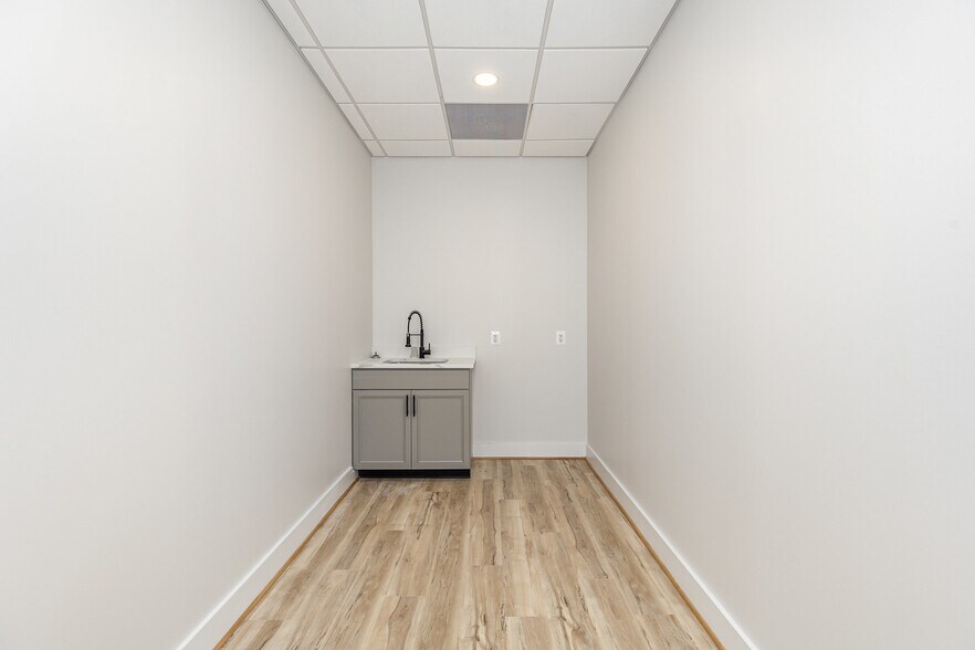 More Photos Of 9124 Courthouse Rd, Spotsylvania Office For Lease