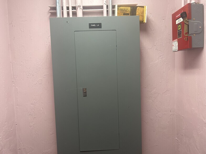 More Photos Of 101 S Prospect St, Crescent City Flex For Sale