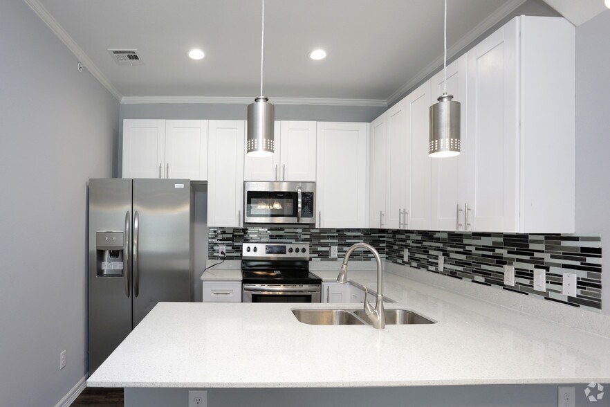 More Photos Of 2604 Avenue K, Bay City Apartments For Sale