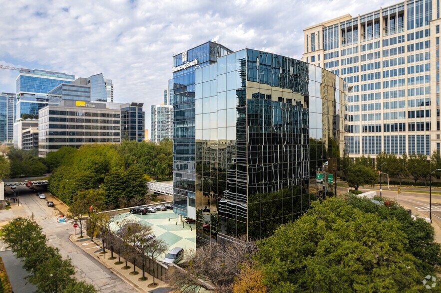 More Photos Of 2651 N Harwood St, Dallas Office For Lease