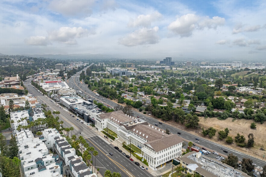 More Photos Of 20501 Ventura Blvd, Woodland Hills Office For Lease