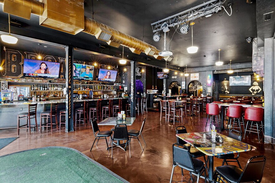 More Photos Of 5050 Broadway, Alamo Heights Restaurant For Sale