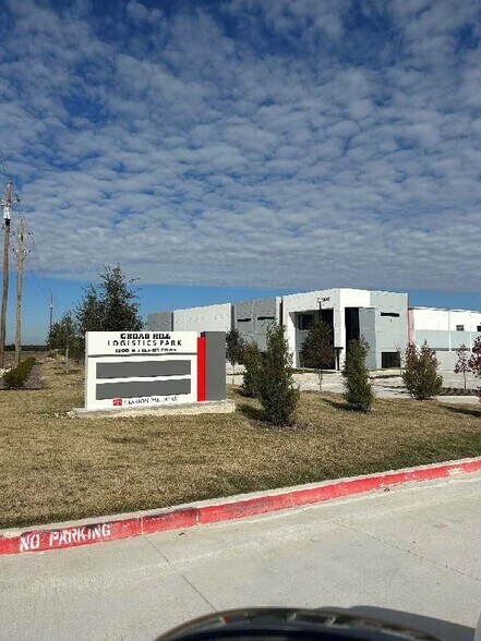 More Photos Of 1300 S J Elmer Weaver Fwy, Cedar Hill Unknown For Lease