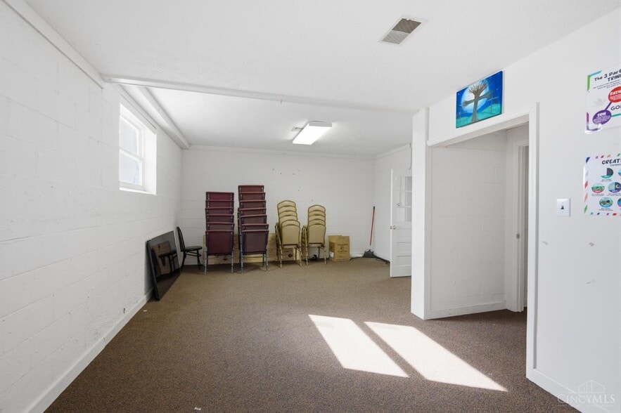 More Photos Of 810 N Broadway St, Lebanon Religious Facility For Sale