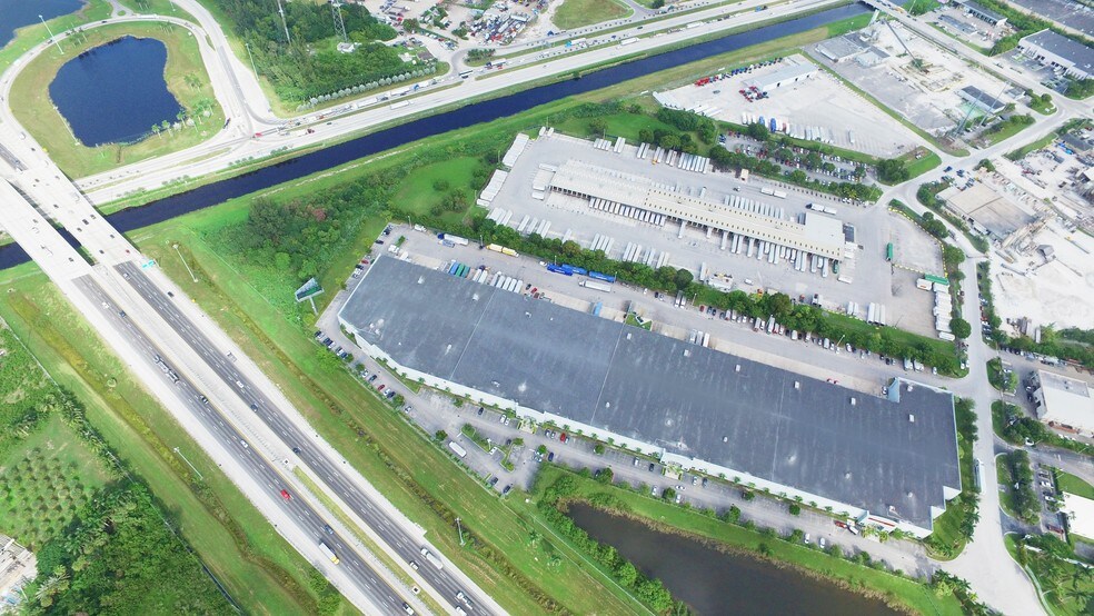 More Photos Of 11401 NW 134th St, Medley Distribution For Lease