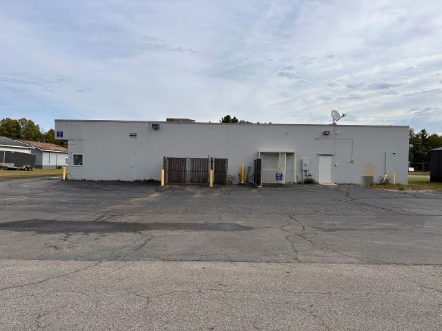 More Photos Of 425 N 5th St, Roscommon Freestanding For Lease