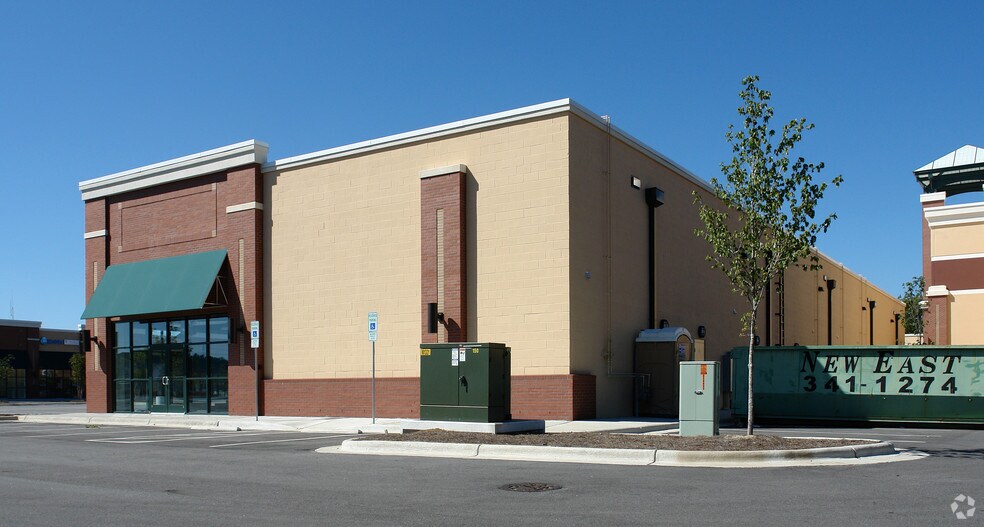 More Photos Of 744 SW Greenville Blvd, Greenville Freestanding For Lease