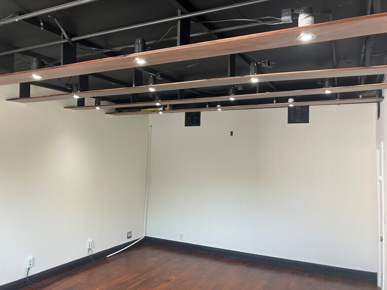 More Photos Of 1907 W Burbank Blvd, Burbank Office For Lease