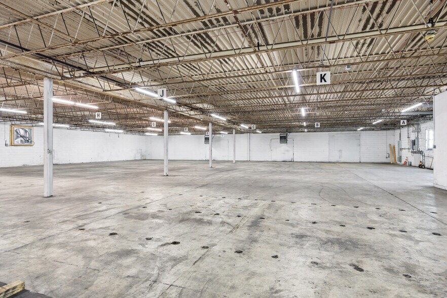 More Photos Of 216 Hartmann Dr, Lebanon Distribution For Lease