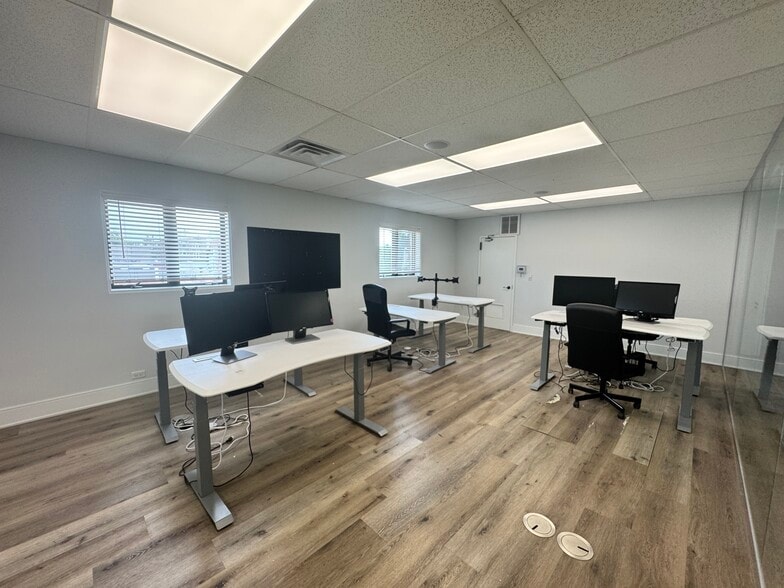 More Photos Of 5816 N Lincoln Ave, Chicago Storefront Retail Office For Sale