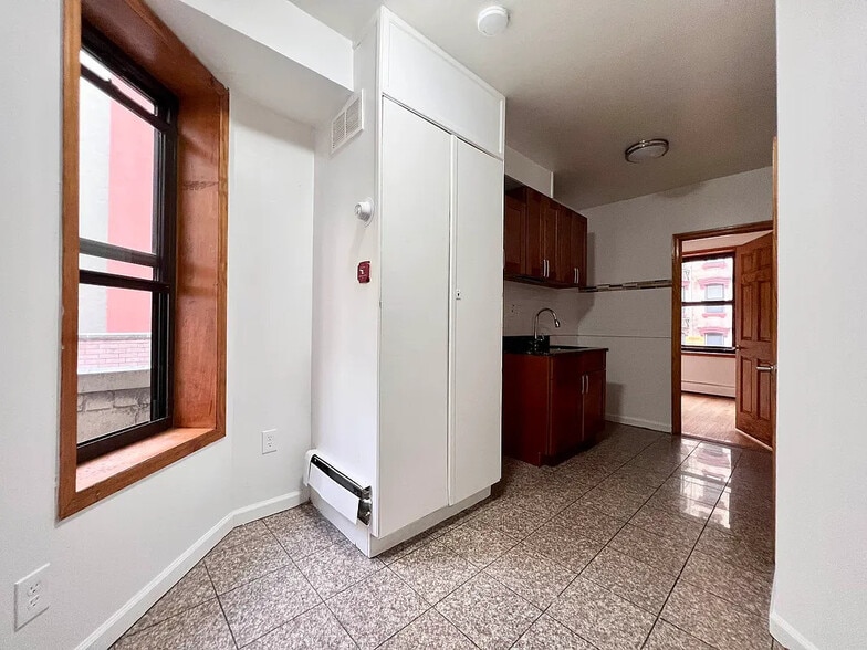 More Photos Of 109 Madison St, New York Apartments For Sale