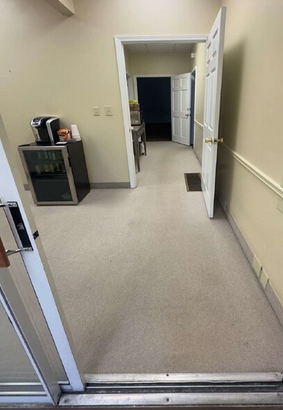 More Photos Of 157 Rue de Ville Vl, Rochester Office For Sale