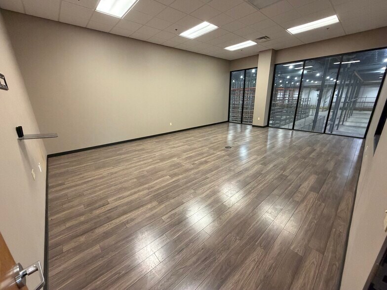 More Photos Of 2377 Commerce Center Blvd, Fairborn Warehouse For Lease