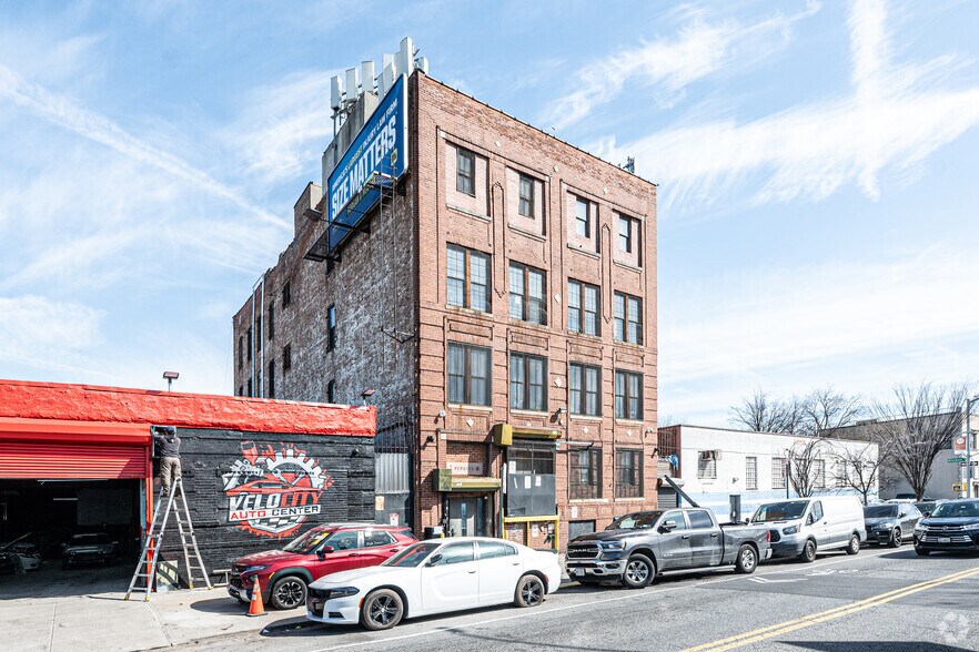 Primary Photo Of 1943 Pitkin Ave, Brooklyn Warehouse For Lease