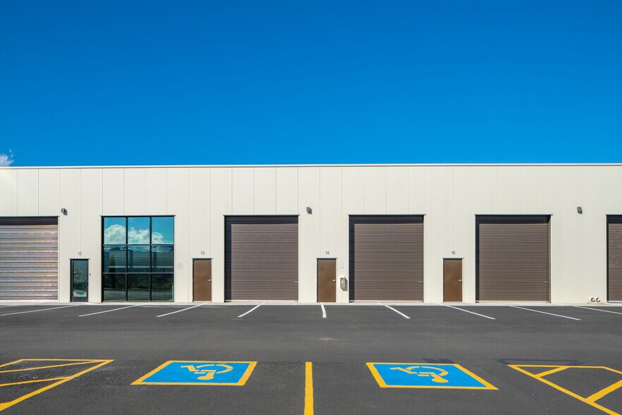 More Photos Of 2700 N Lake Valley Rd, Prescott Valley Light Manufacturing For Sale