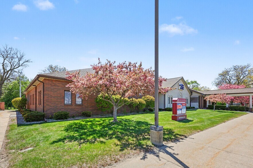 More Photos Of 2609 Electric Ave, Port Huron Medical For Sale