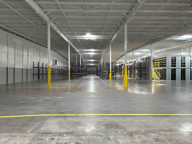 More Photos Of 423 Southgate Ct SW, Cedar Rapids Manufacturing For Lease