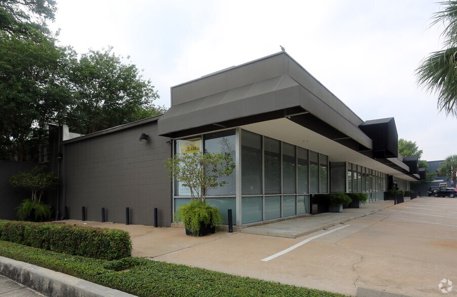 More Photos Of 2100 Waugh Dr, Houston Freestanding For Lease