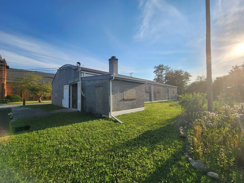 More Photos Of 66 Cottage St, Poughkeepsie Showroom For Sale