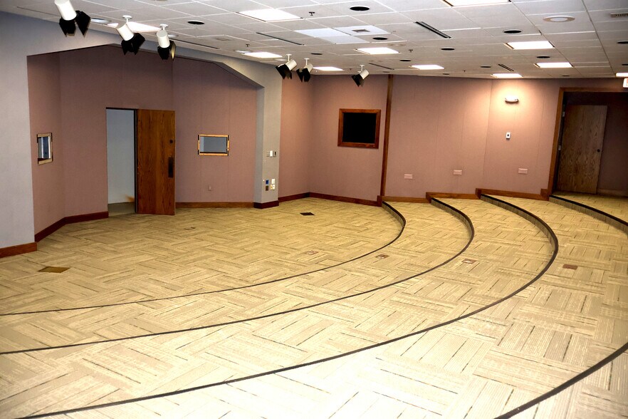 More Photos Of 1712 Magnavox Way, Fort Wayne Office For Lease