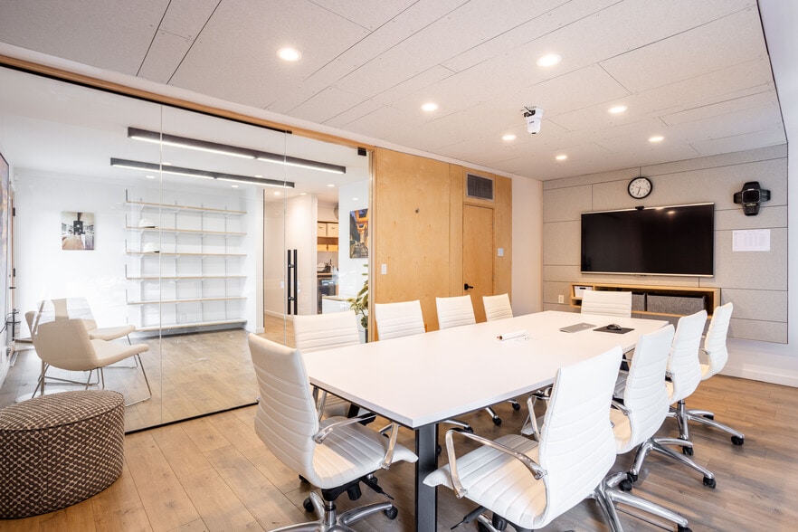 More Photos Of 12421 Venice Blvd, Los Angeles Loft Creative Space For Lease