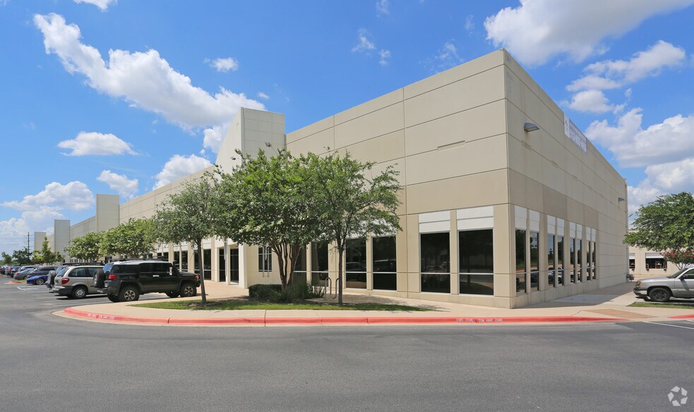 More Photos Of 1340 Airport Commerce Dr, Austin Flex For Lease