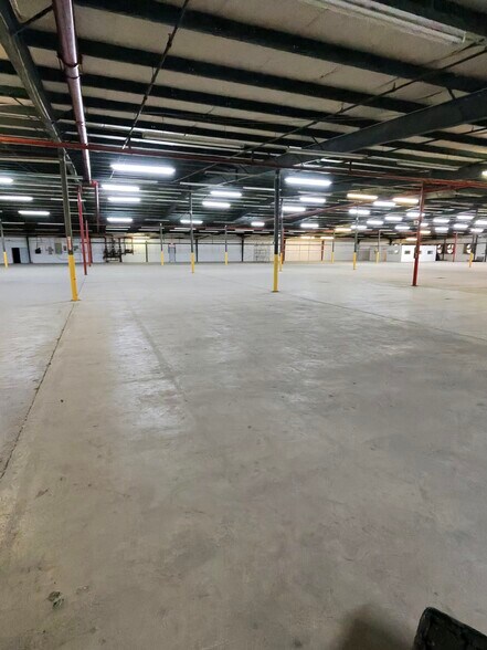 More Photos Of 1301 East Ave, Carrizo Springs Warehouse For Lease