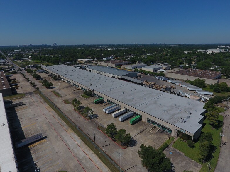 More Photos Of 9500-9540 Clay Rd, Houston Distribution For Lease