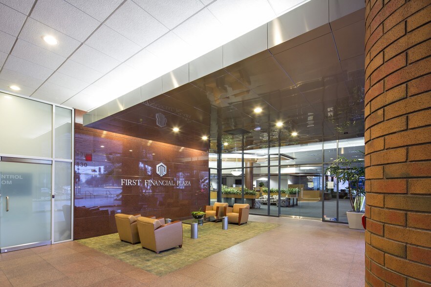 More Photos Of 16830 Ventura Blvd, Encino Office For Lease