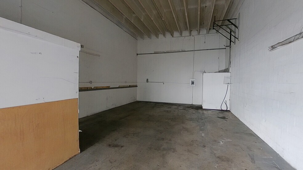 More Photos Of 4630-4666 SW 75th Ave, Miami Manufacturing For Lease