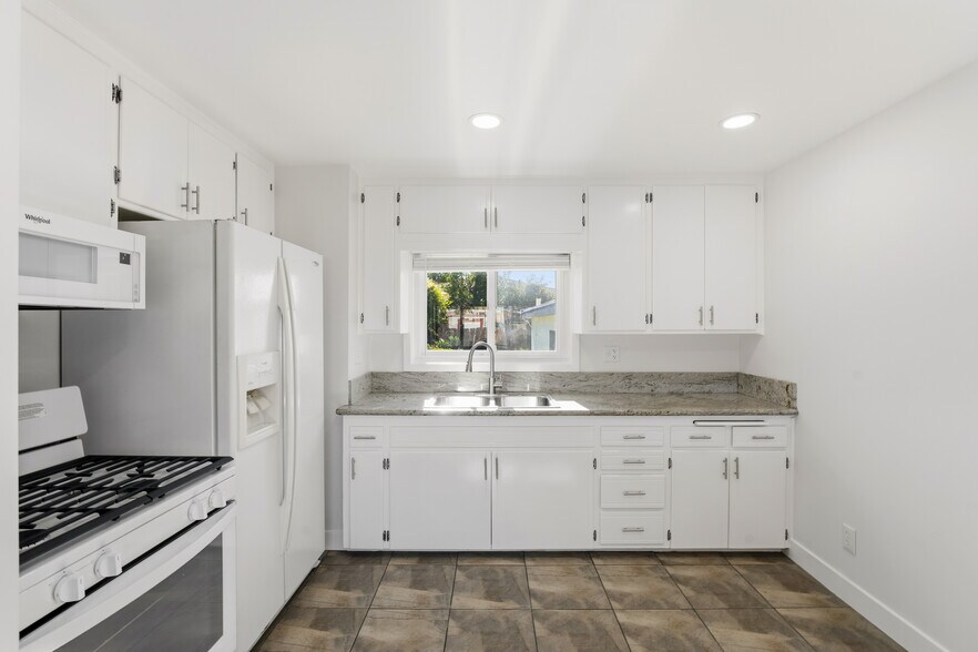 More Photos Of 2652 Jefferson St, Carlsbad Apartments For Sale