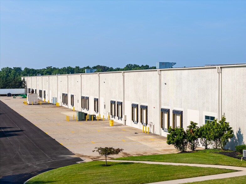 More Photos Of 3400 Southpark Pl, Grove City Warehouse For Lease