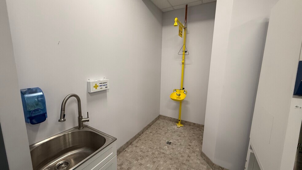 More Photos Of 2550 Brodhead Rd, Bethlehem Flex For Lease