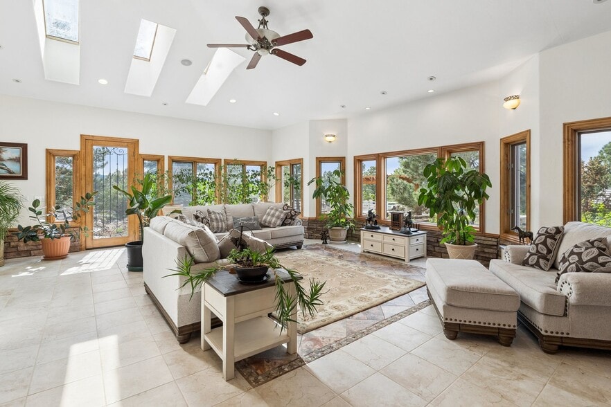 More Photos Of 1751 W Wolfensberger Rd, Castle Rock Flex For Sale