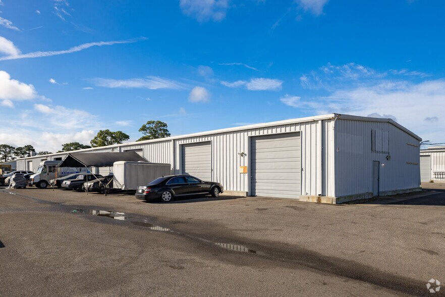 More Photos Of 7715-7723 Ellis Rd, West Melbourne Warehouse For Lease