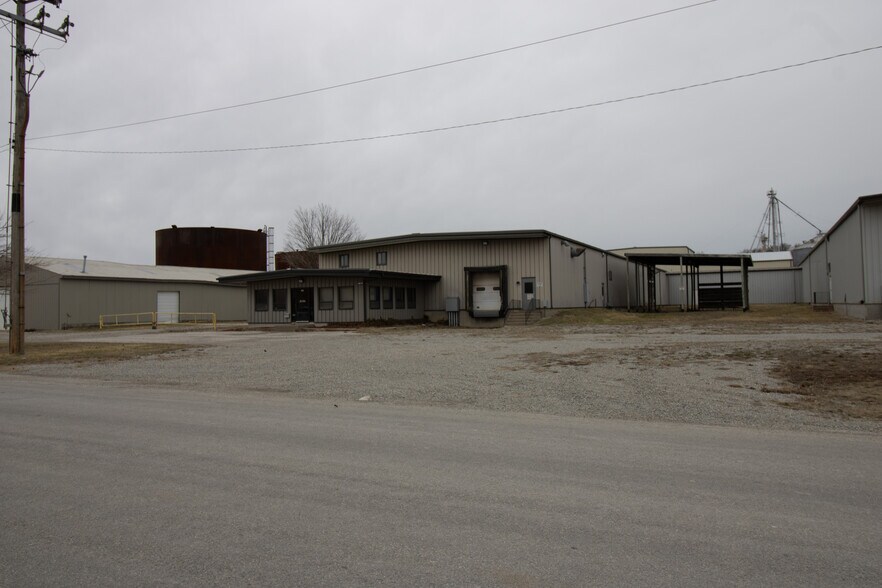 More Photos Of 403 W 1st St, Wilton Manufacturing For Sale