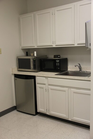 More Photos Of 2000 25th Ave N, Texas City Office For Lease