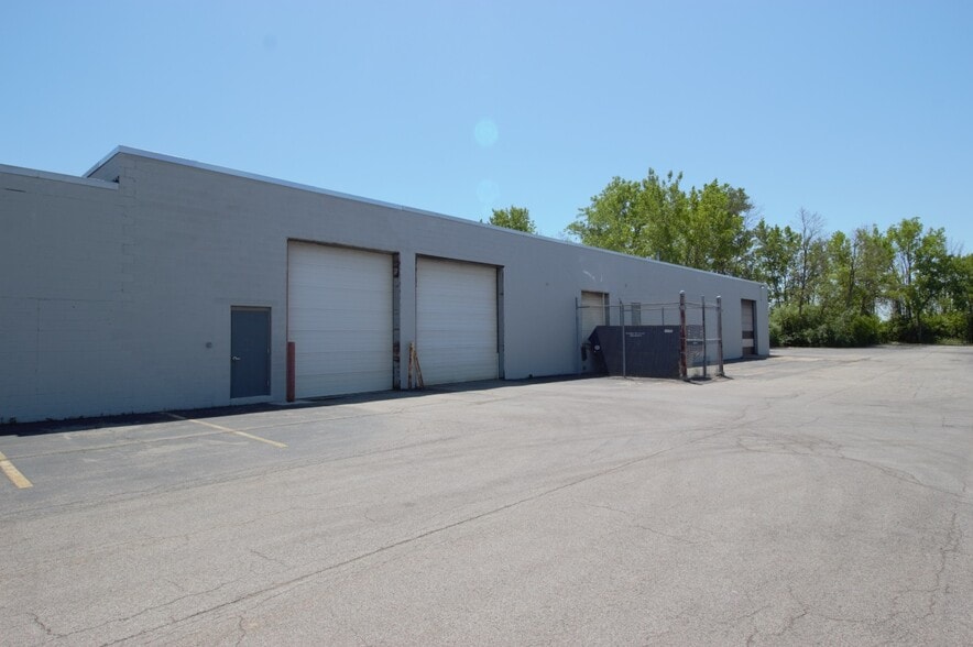 More Photos Of 2025 Brighton Henrietta Town Line Rd, Rochester Manufacturing For Lease