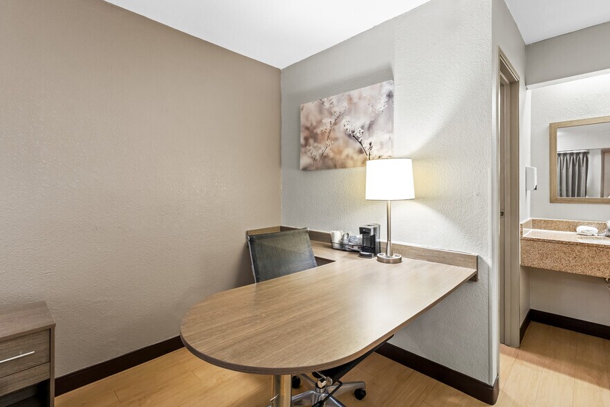 More Photos Of 7370 Miller Ln, Dayton Hotel For Sale