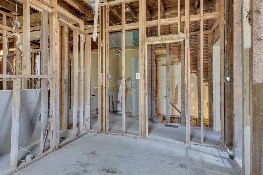 More Photos Of 514 Aylmer St N, Peterborough Multifamily For Sale