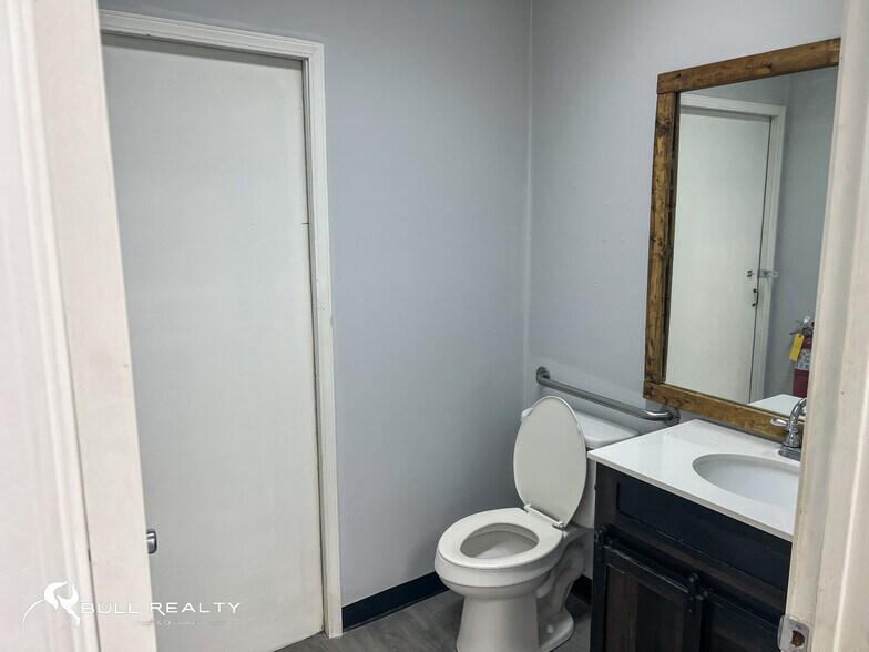 More Photos Of 6667 Vernon Woods Dr, Atlanta Medical For Lease