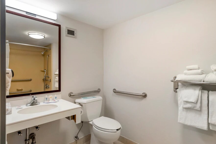 More Photos Of 110 Commerce Park Dr, Watertown Hotel For Sale