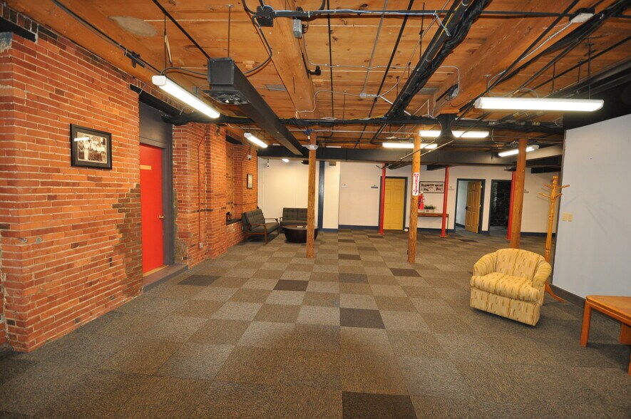 More Photos Of 73 Pickering Rd, Rochester Coworking Space