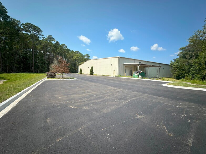 More Photos Of 7660 Gainesville Ave, Jacksonville Warehouse For Lease